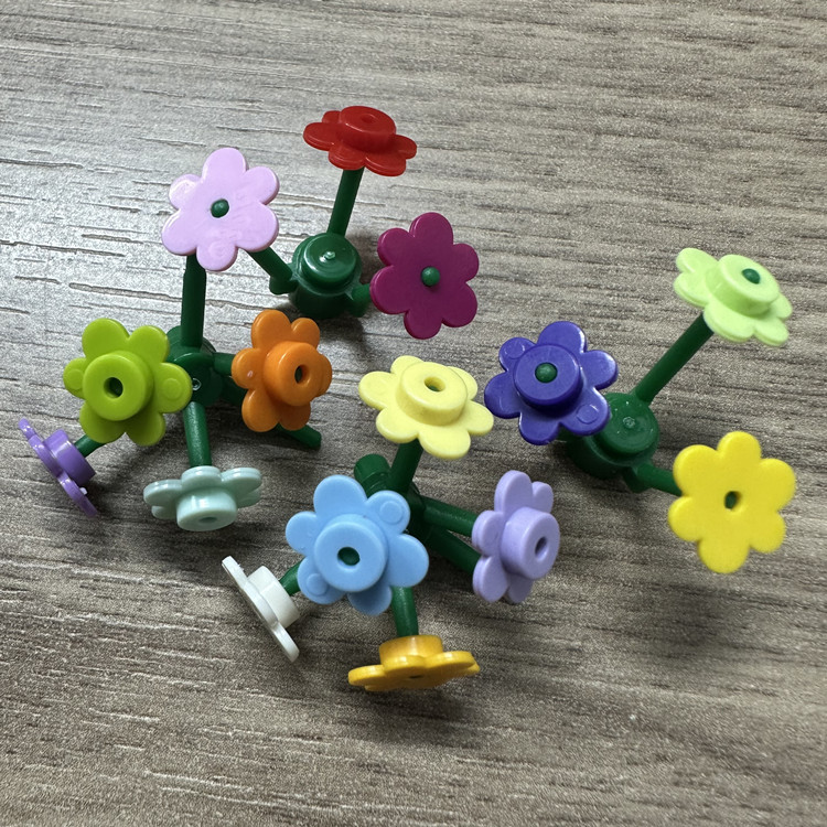 500-1000pcs Small Flower 3742  - مراجعة Model Kit Brand وسعره