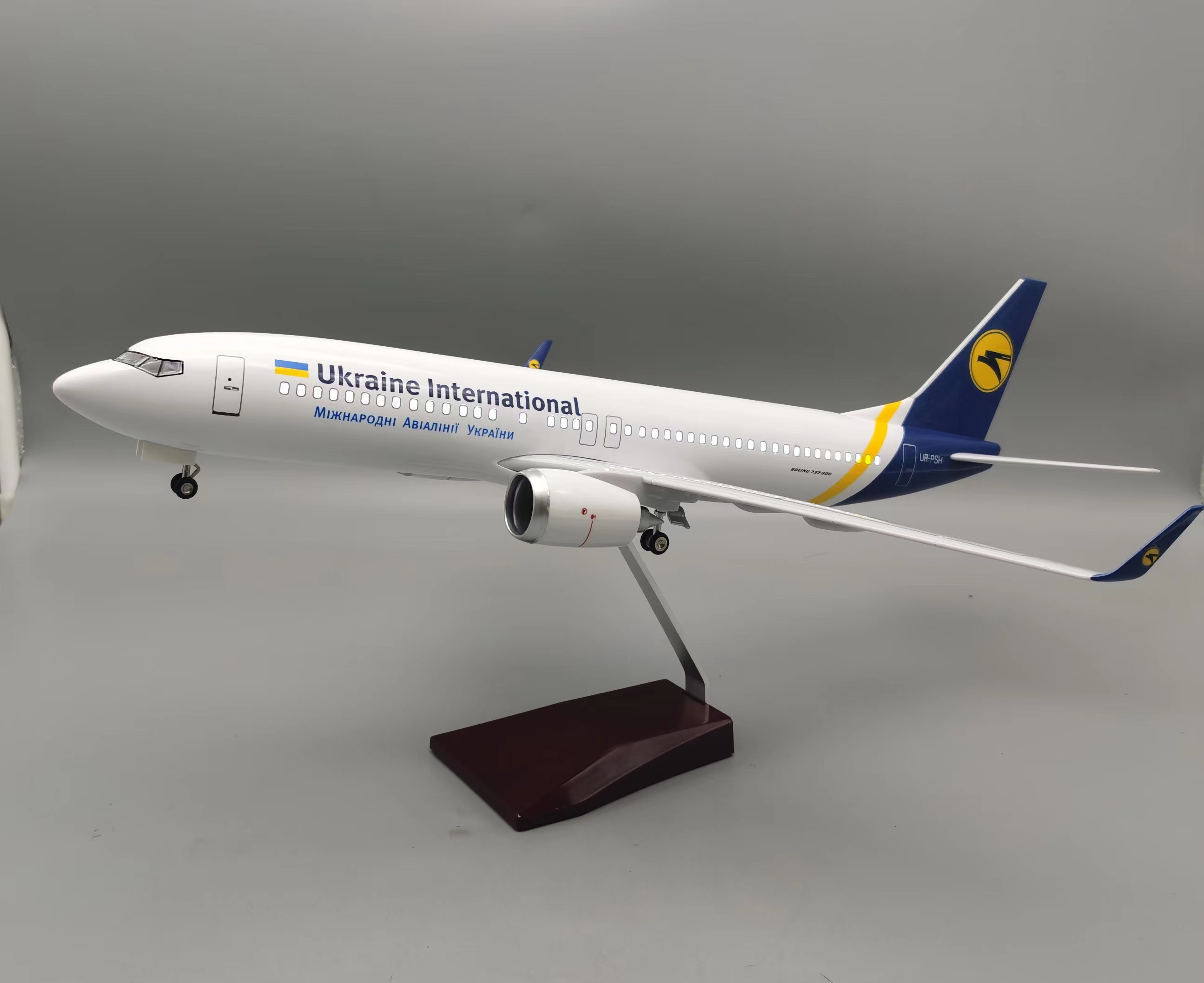 47cm Airplane Model B737-800 U - مراجعة Model Kit Ukraine وسعره