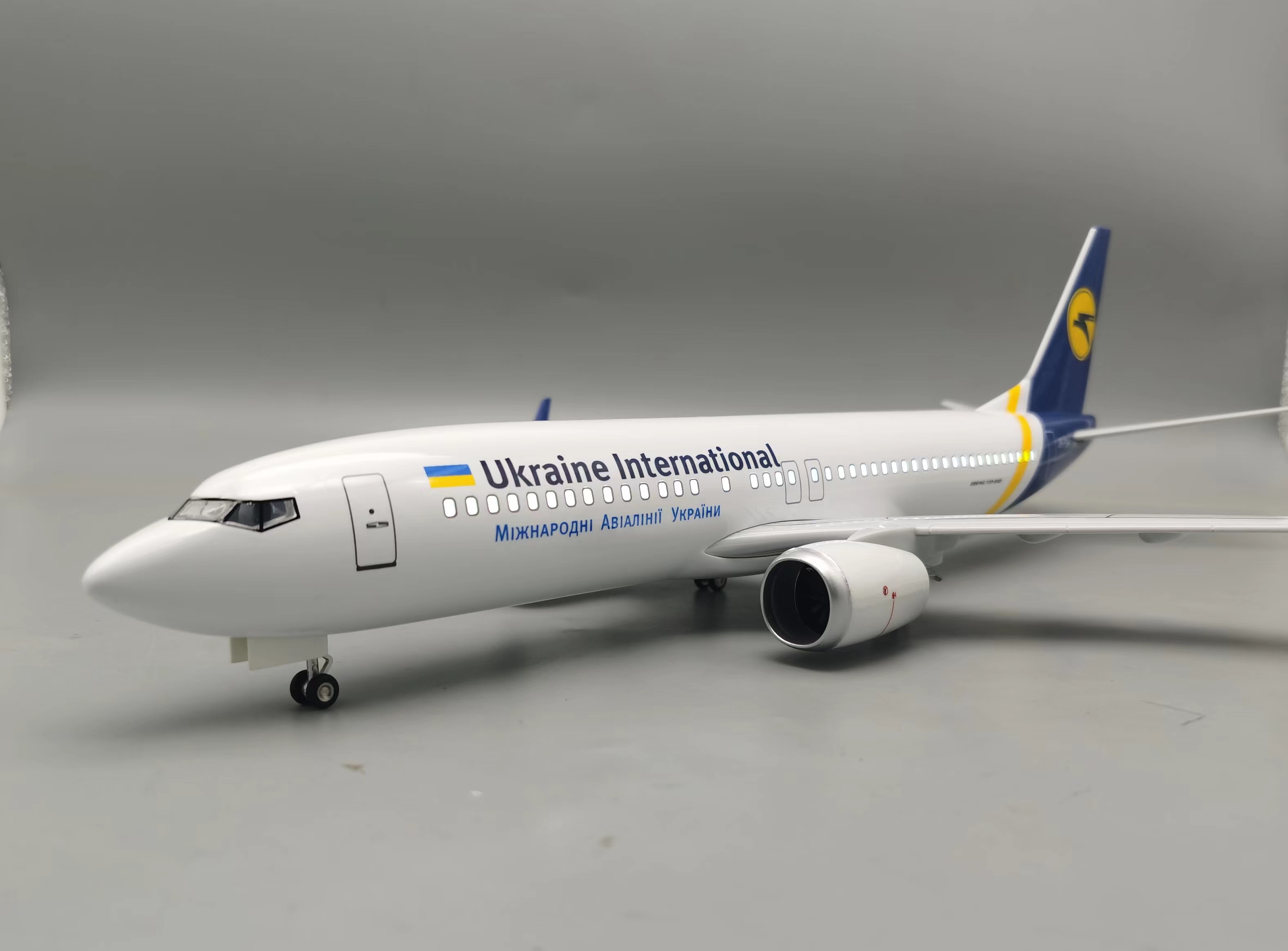 47cm Airplane Model B737-800 U - مراجعة Model Kit Ukraine وسعره