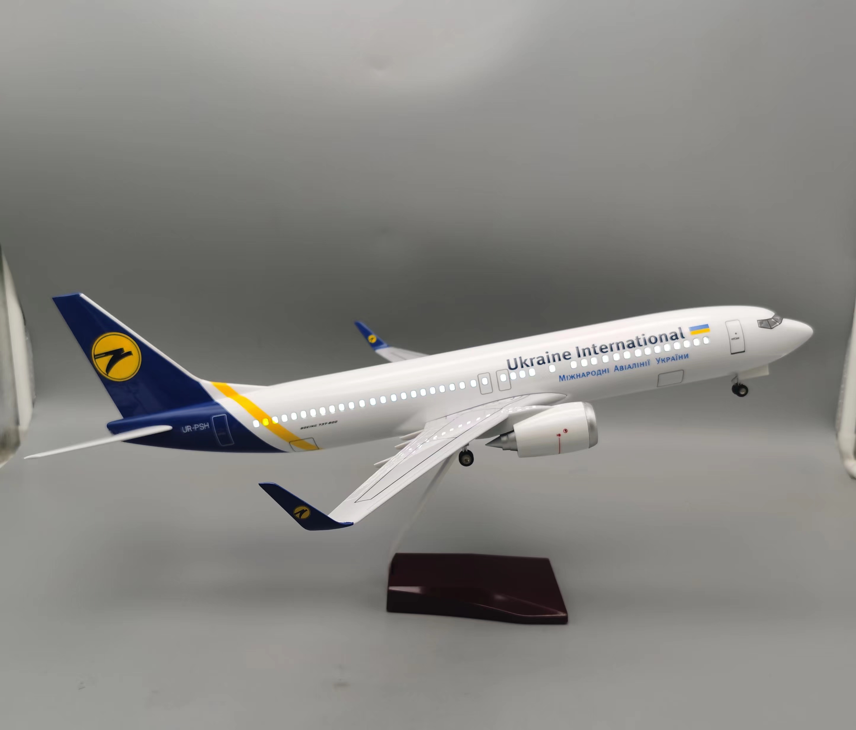 47cm Airplane Model B737-800 U - مراجعة Model Kit Ukraine وسعره