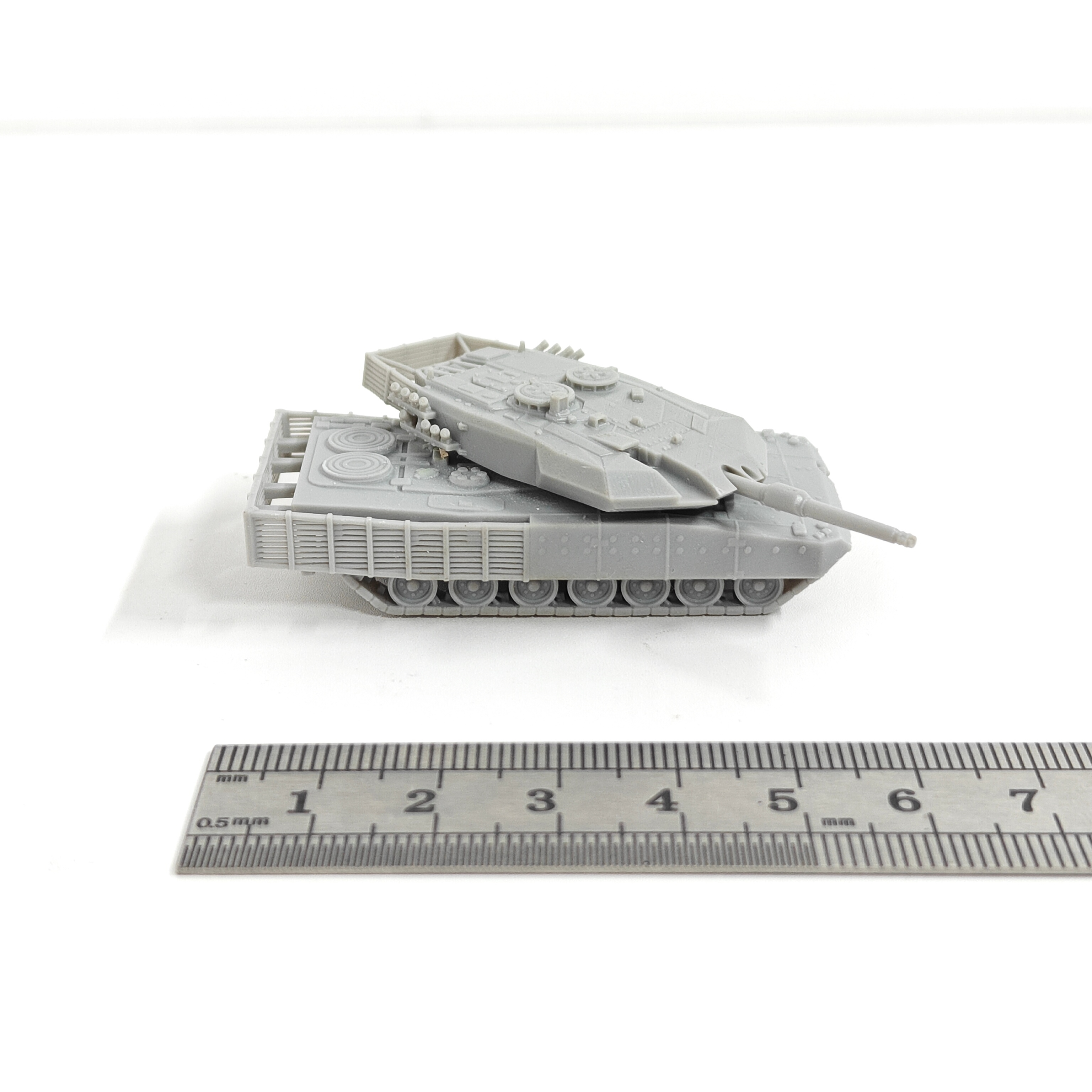 1/144 Scale Leopard Evolution  - مراجعة Model Kit Tank وسعره