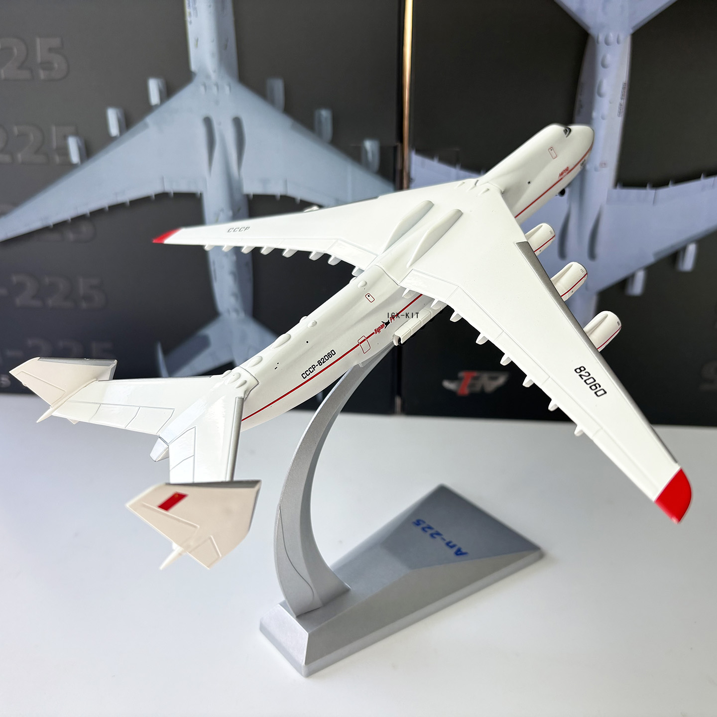 1/400 Scale AN225 Heavy Transp - مراجعة Model Kit Ukraine وسعره
