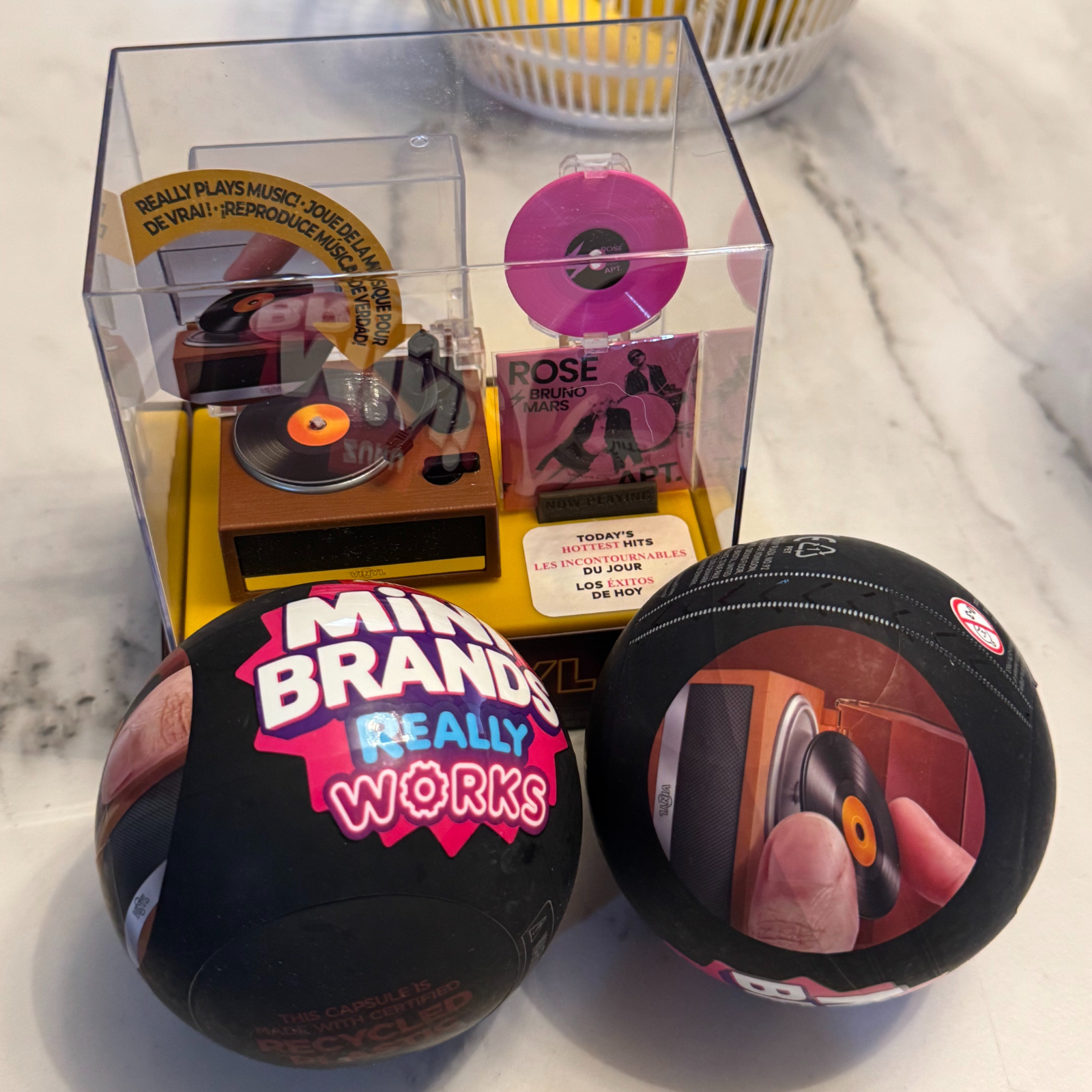 Mini Brands Vinyl Really Works - مراجعة Model Kit Brand وسعره