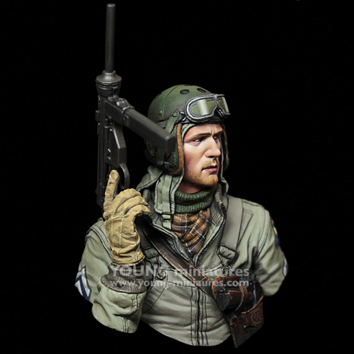 1/10 resin soldier model GK -  - مراجعة Model Kit Reshiram وسعره