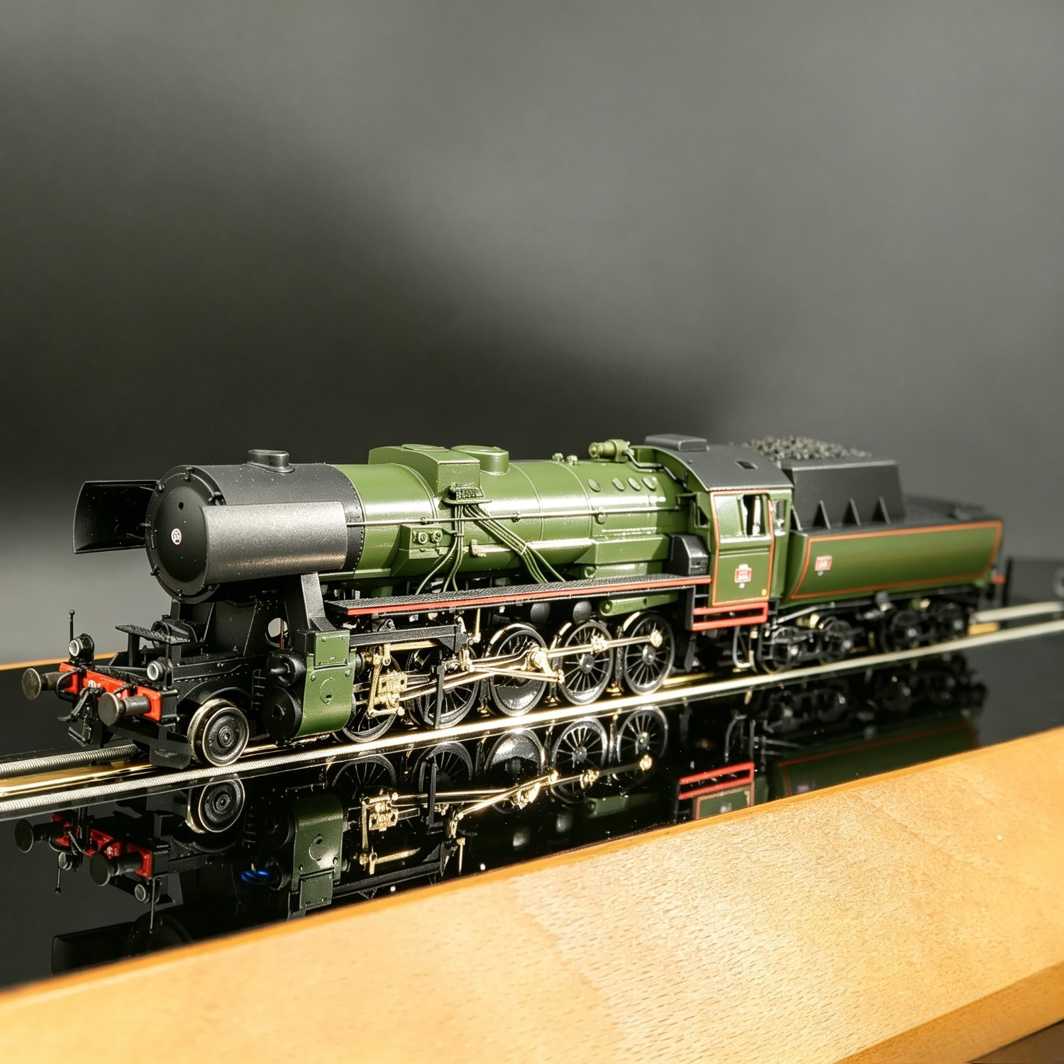 ROCO HO Type 1/87 Train Model  - مراجعة Plastic Model Paint وسعره