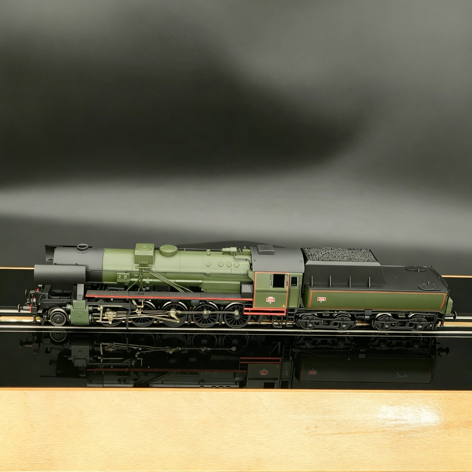 ROCO HO Type 1/87 Train Model  - مراجعة Plastic Model Paint وسعره