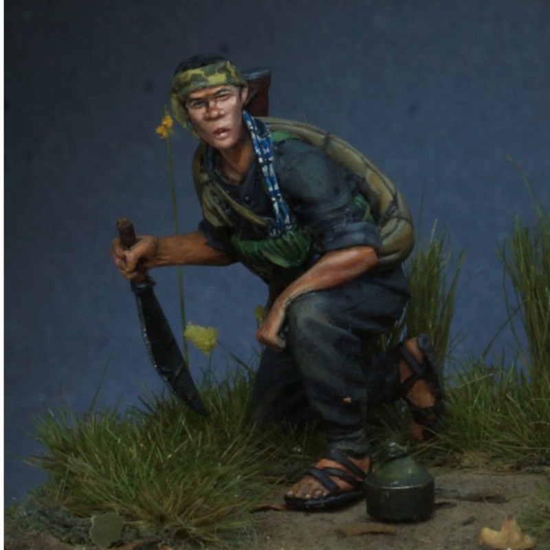 1/35 Scale Resin Figure Model  - مراجعة Model Kit Reshiram وسعره
