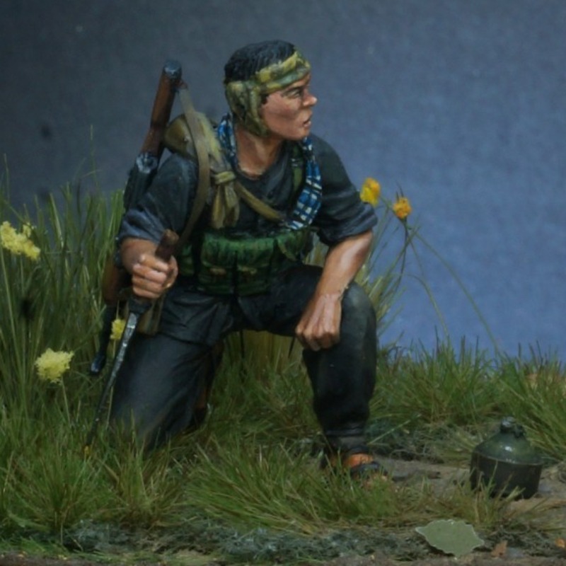 1/35 Scale Resin Figure Model  - مراجعة Model Kit Reshiram وسعره
