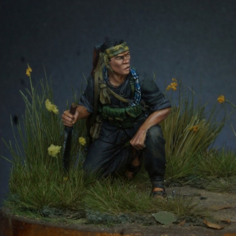 1/35 Scale Resin Figure Model  - مراجعة Model Kit Reshiram وسعره