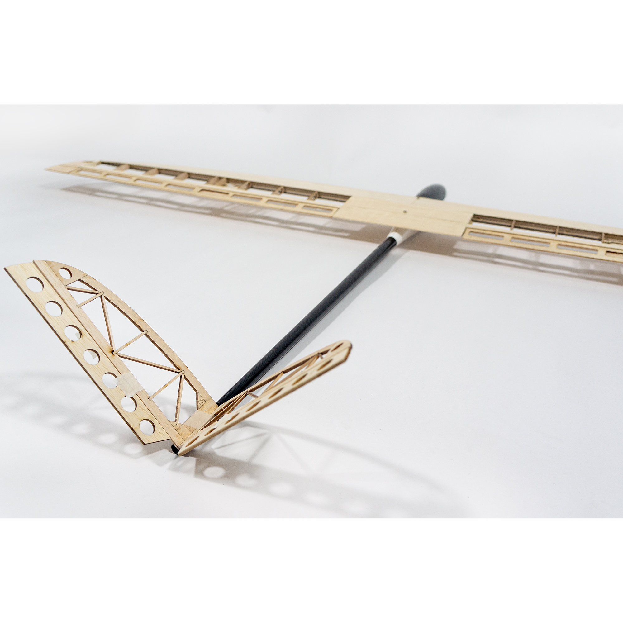 DW Hobby 1500m Glider Falcon B - مراجعة Model Kit Expert وسعره